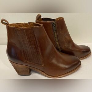 Frye Alton Chelsea Womens Boots.  Size 6.5
